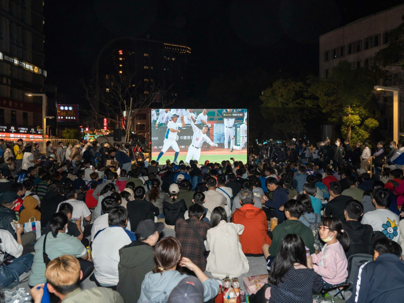 2023世界棒球經典賽直播派對，府中雙城湧入2500名球迷朋友為中華隊加油。   圖：新北市體育處提供