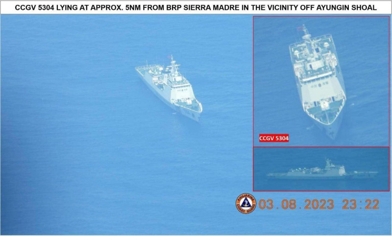 菲律賓海岸警衛隊空中偵察機觀察，中國海警船5304號闖進坐灘仁愛暗沙的登陸艦馬德雷山號6海浬以內。   圖：翻攝@JeffreyOrdaniel推特