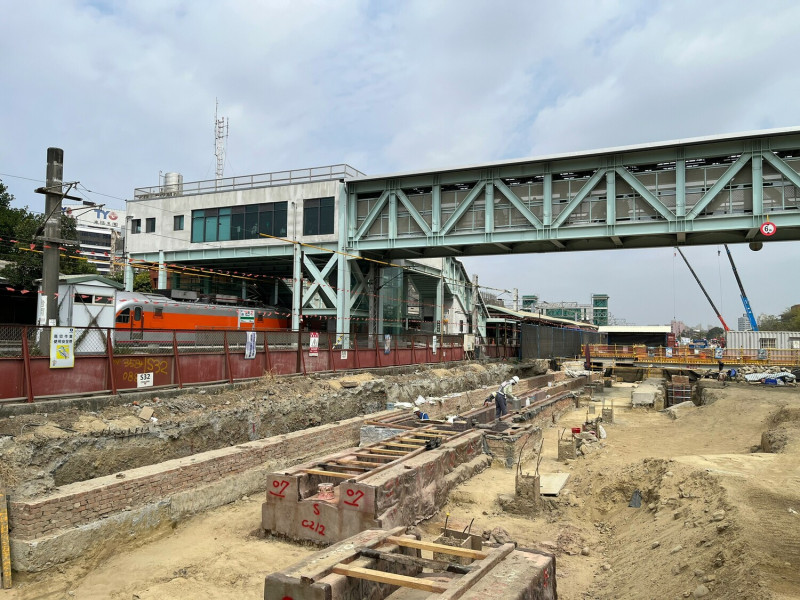 台南鐵路地下化工程原預計於2026年全線完工，不過施工中挖到了19處文資遺構。   圖：翻攝自交通部網站