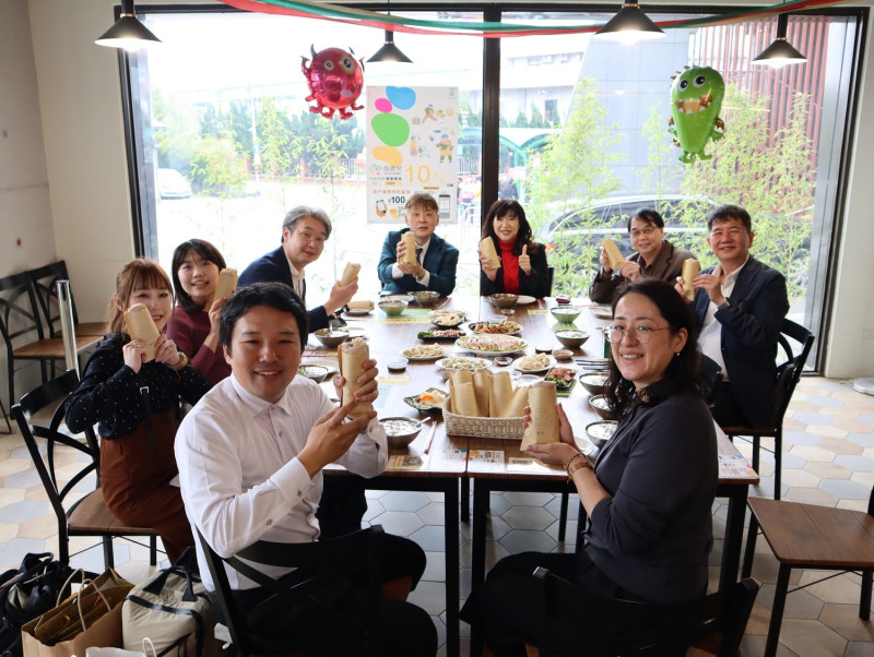 NEXCO中日本サービス株式会社參訪五股公有市場，新北市準備在地小吃熱情接待，加溫台日雙方情誼。   圖：新北市市場處提供