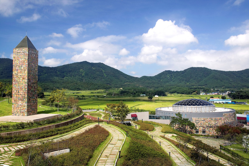 鄰近韓國釜山的金海美術館是韓國唯一設有專業陶藝駐村中心的美術館。   圖：金海美術館提供