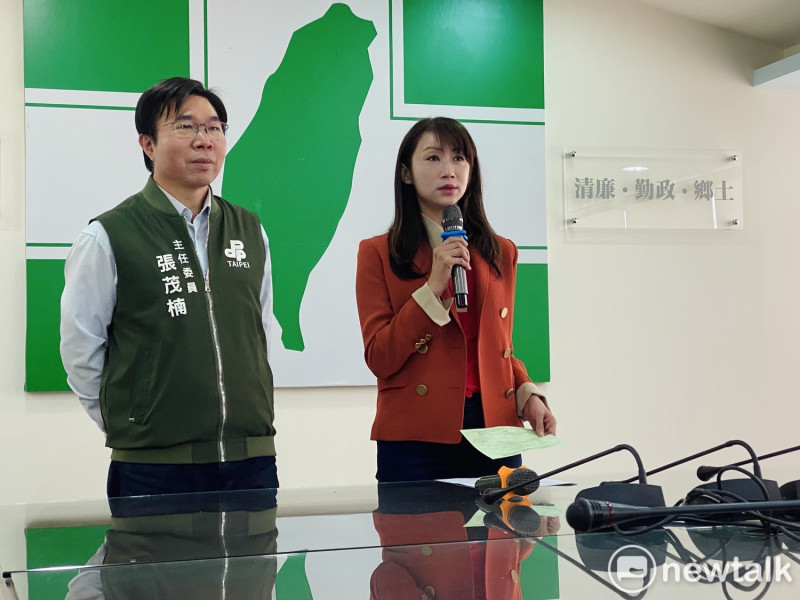 民進黨台北市議員許淑華（右）、台北市黨部主委張茂楠（左）。   圖：周煊惠 / 攝
