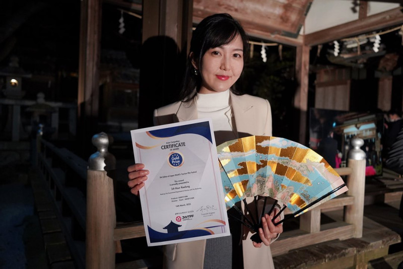 黃小玫親自到農場體驗，並創作出日文歌曲《嗨．你好！》，更獲得「日本國際觀光影像節」亞洲組優秀賞（銀獎）的肯定。   圖：取自黃小玫 SANDY HXM臉書