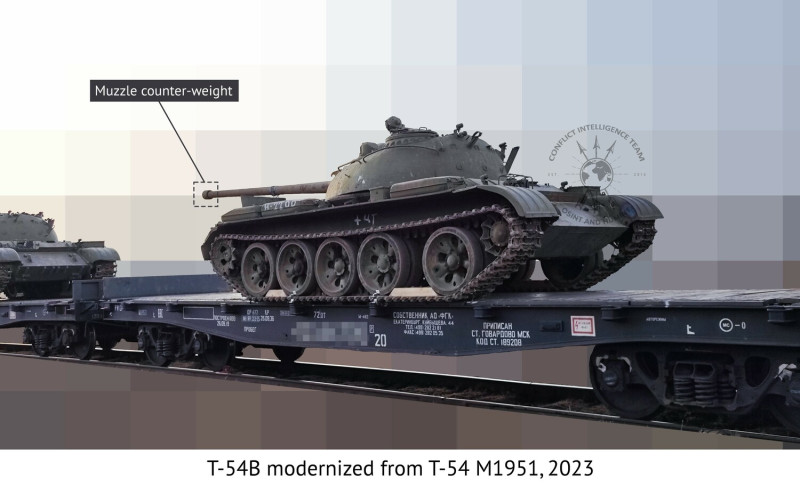 外媒拍下俄羅斯解封 T-55/54老戰車，準備運往戰場前線。   圖：翻攝自Oryx推特