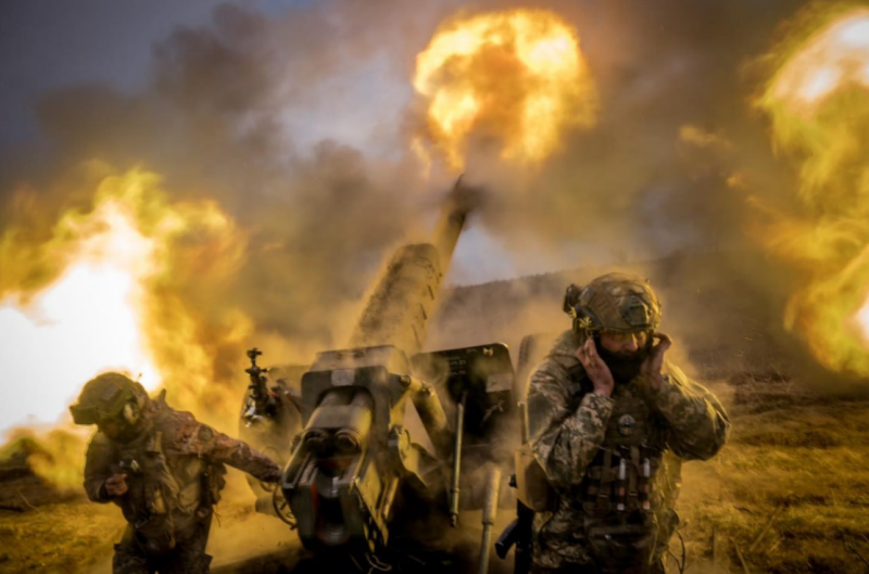俄烏交戰，雙方砲兵互轟，砲火猛烈。   圖: 翻攝自烏克蘭國防部推特(資料照)