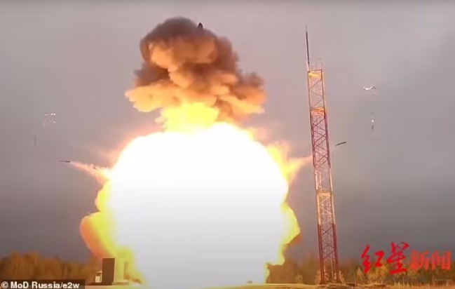 「白楊-M」導彈安裝有固體燃料發動機，可以摧毀 11.000 公里以外的目標。圖為洲際導彈發射瞬間。   圖 : 翻攝自紅星新聞
