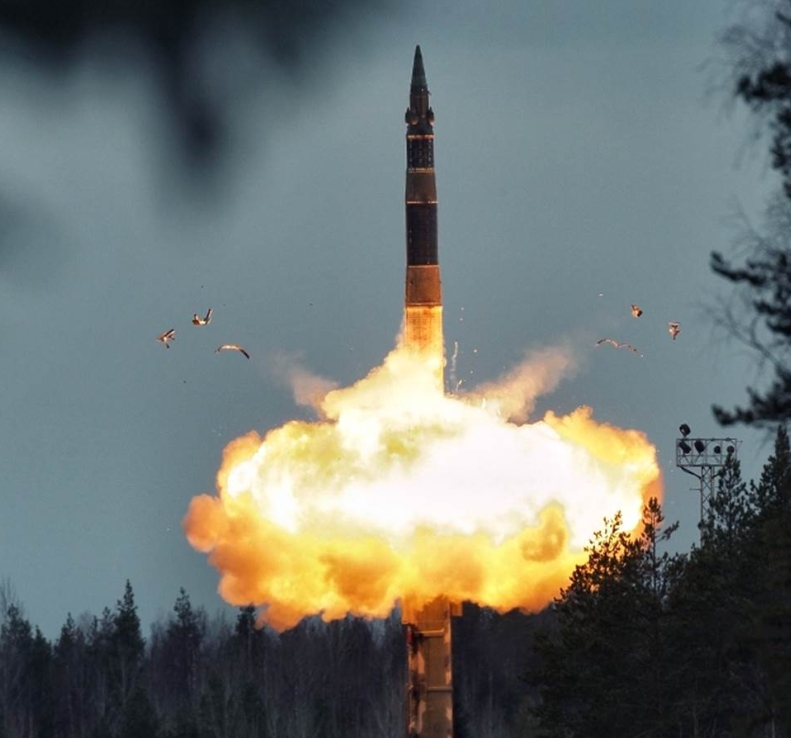 俄羅斯「白楊-M」洲際導彈發射瞬間。   圖 : 翻攝自俄國國防部