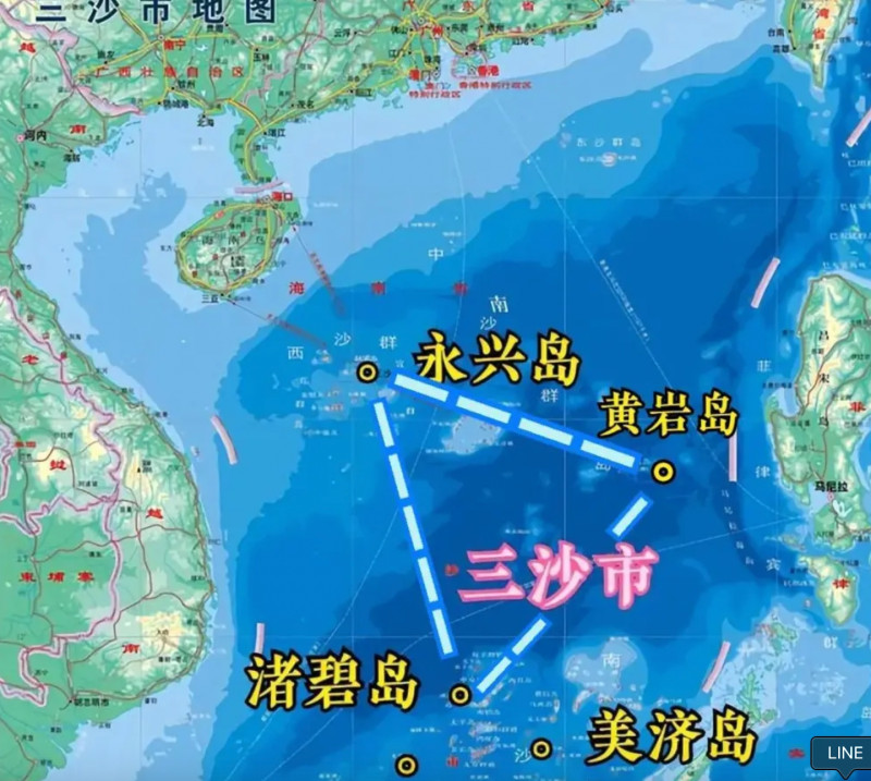 該評論稱，中國於南海目前已經有兩個「大三角」，分別是渚碧礁、永暑島和美濟礁形成的三角，及永暑島、美濟礁和永興島形成的三角。且以解放軍於南海島礁機場上駐紮的戰機數量，儼然對南海形成了全面控制，是否宣布防空識別區差異不大。   圖：擷取自中國軍事評論「鋒芒FM」