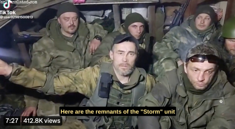 據一由罪犯等組成的俄軍部隊發布自述影片，他們控訴自己遭故意送去烏東沃迪亞內（Vodyane）某處屠殺，後方更有不為現代所認同的「督戰隊」阻止撤退行動。   圖：截自推特@wartranslated