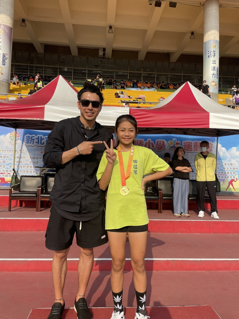 三峽國小同學林子婕奪60M、100M雙料冠軍。   圖：新北市教育局提供