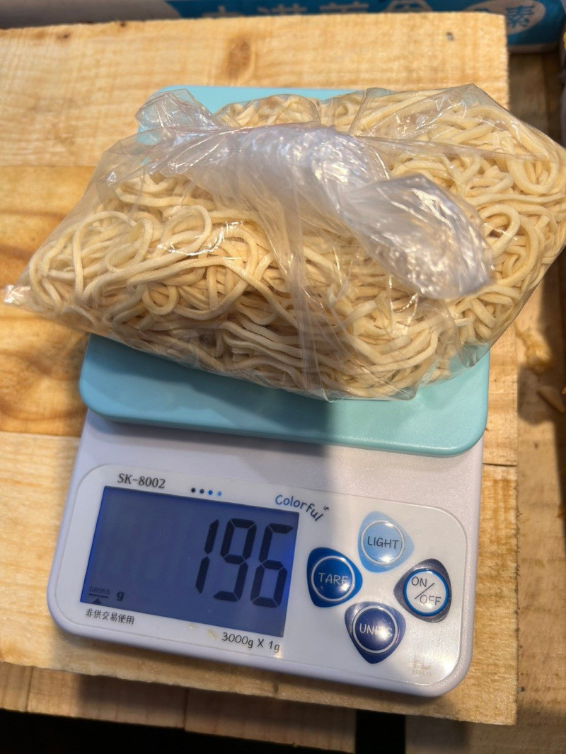 台北市衛生局今公布清明節應景35件食品抽驗結果，其中4件檢驗結果不符規定且均為豆干製品。（圖為抽驗不合格干絲)   圖：台北市衛生局／提供