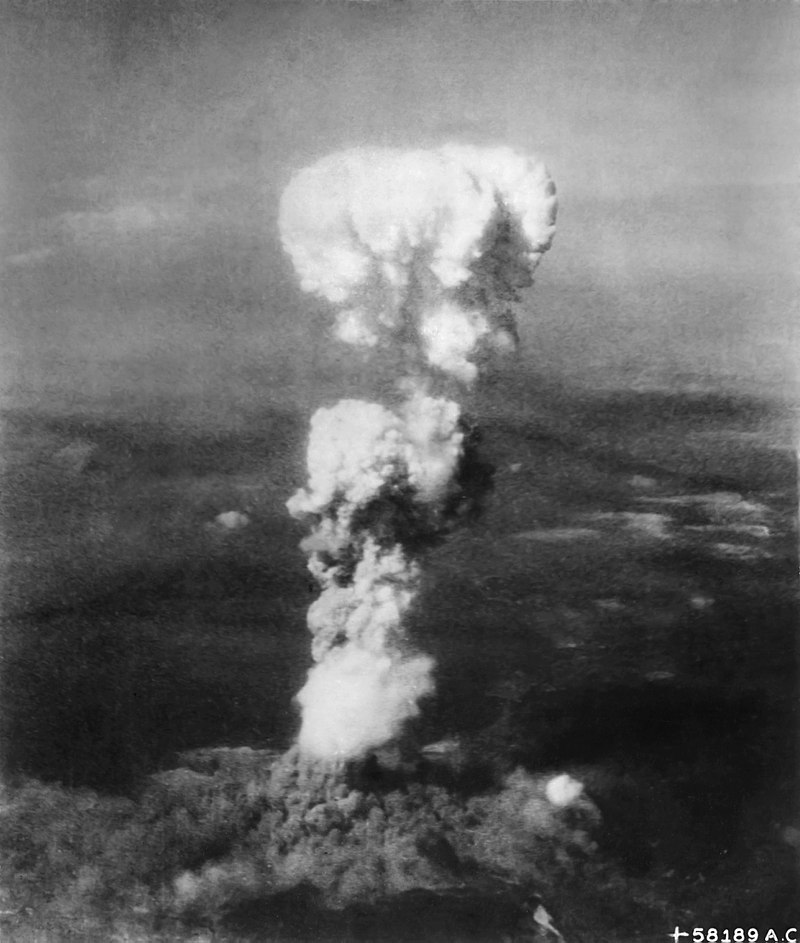 1945年8月6日，「小男孩」(Little Boy)原子彈在日本廣島上空引爆，產生巨大的蕈狀雲。 圖：翻攝維基百科/公有領域