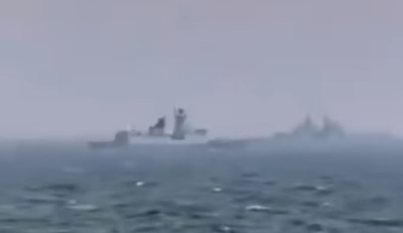 陸媒表示，解放軍艦艇在南海驅離美艦。   圖: 翻攝自《騰訊新聞》「鋒芒 FM」