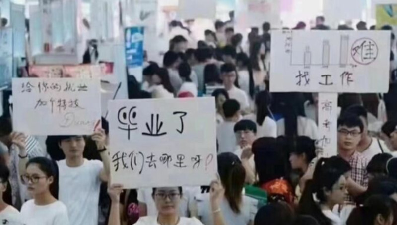 中國許多畢業的大學生找不到工作。   圖 : 翻攝自推特