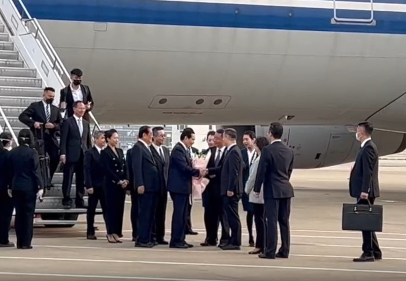 前總統馬英九飛抵中國上海浦東機場。   圖：馬前總統辦公室/提供