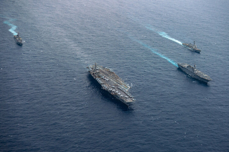 「尼米茲號」航艦打擊群23日至26日在太平洋和東海與日本海上自衛隊舉行聯合訓練。   圖：翻攝@USNavy推特