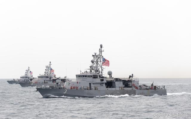 美國海軍「颶風級」近岸巡邏艇撥交菲律賓海軍，中間為最新移轉船艇「焚風號(USS Chinook，PC-9)」。   圖：翻攝陸網/頭條號燃燒島鏈(資料照片)
