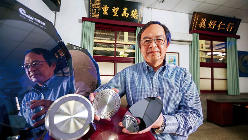 中國砂輪生產的鑽石碟及再生晶圓皆為全球前兩大供應商，成為台灣高科技產業的後盾。   圖：新北市經發局提供