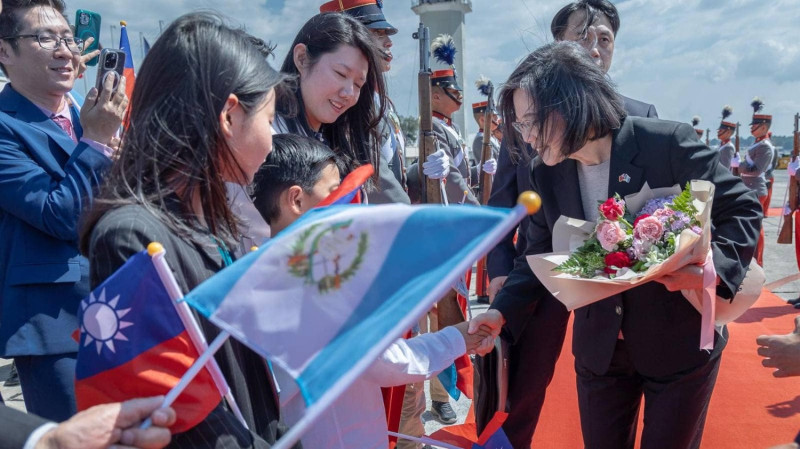 總統蔡英文於當地時間31日下午抵達中美洲友邦瓜地馬拉。   圖：取自蔡英文臉書