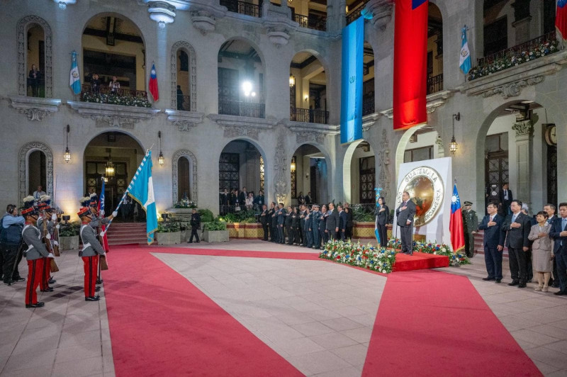 總統蔡英文31日訪問瓜地馬拉，並與賈麥岱總統互動。   圖：蔡英文臉書