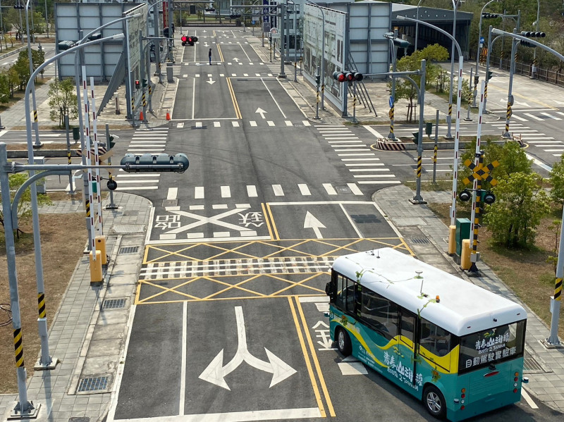 第2期淡海智駕電動巴士在台南的台灣智駕測試實驗室情形。   圖：新北市交通局提供