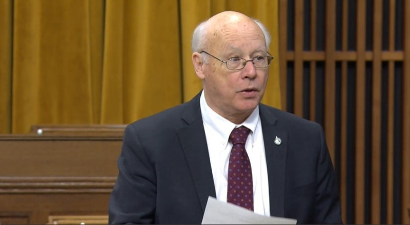 加拿大眾議院加中關係特別委員會主席Ken Hardie正式將該委員會所通過題為「加拿大與台灣：動盪時局中的堅定關係」的報告陳交眾議院。   圖：取自駐加代表處官網