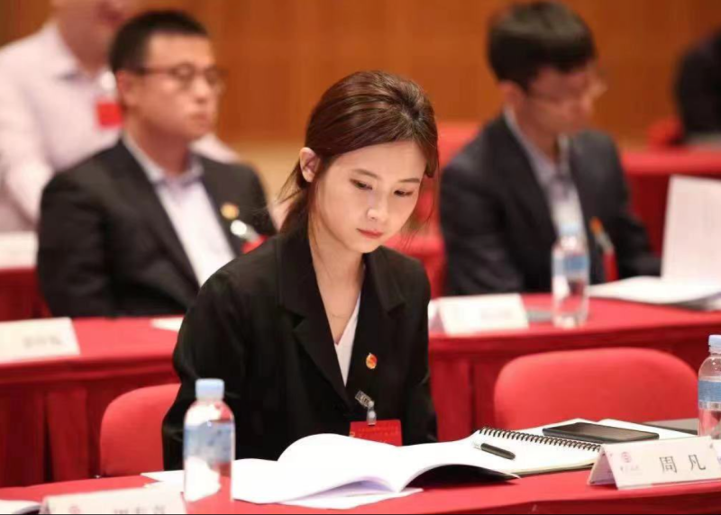中國銀行行長劉連舸的第四任妻子，據說是兒子前女友。   圖：翻攝自推特