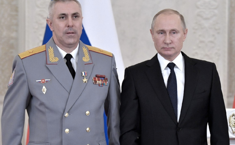 俄羅斯總統普丁解除了魯斯塔姆·穆拉多夫上將(左)的職位。   圖：翻攝自推特