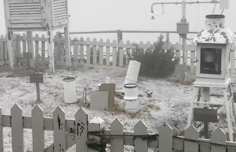 由於氣象條件不足，玉山至今仍未降雪。（下雪示意圖）   圖：中央氣象局／提供（資料照）