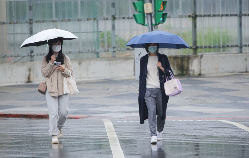 ▲清明連假結束，不僅開工日讓人憂鬱，鋒面接近導致降雨更讓人感到煩躁。   