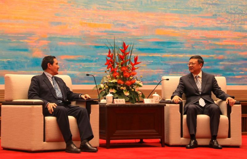 前總統馬英九（左）訪大陸的12天行程已經來到尾聲，今（５）日他與上海市委書記陳吉寧會晤。   圖：馬英九辦公室／提供