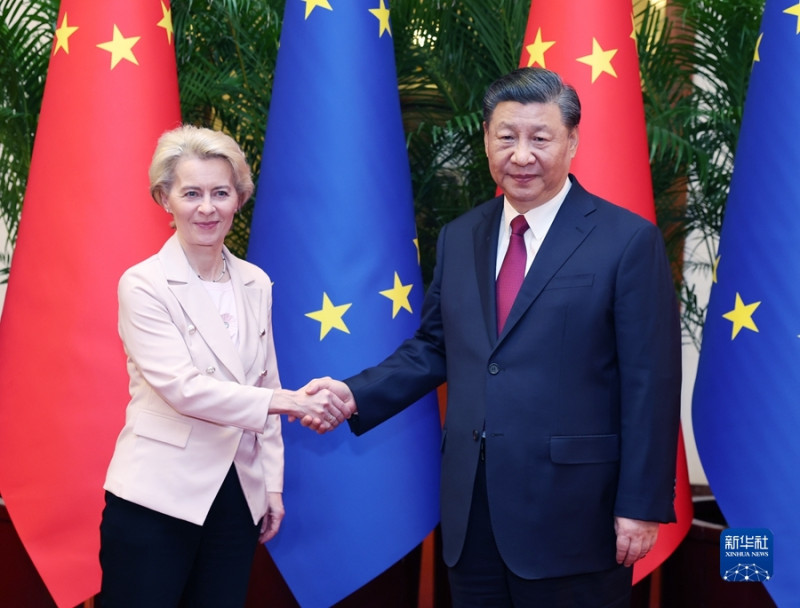 歐盟執委會主席馮德萊恩(左)和中國領導人習近平會談。   圖：翻攝新華網