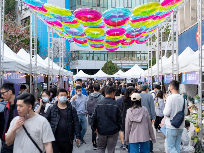 府中地區產業多元，店家特色多樣化，盼藉由打造第2個節慶「彩色情人節」，讓府中成為年輕世代的潮流聚集地。   圖：新北市經發局提供