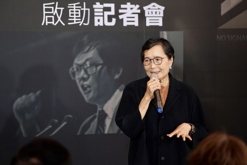 1980年代鄭南榕（螢幕上）為了追求言論自由，面對國民黨打壓，不惜殉道，他的遺孀葉菊蘭6日表示，自由與民主需要不斷爭取，台灣的故事需要不斷述說。   圖：翻攝自文化部