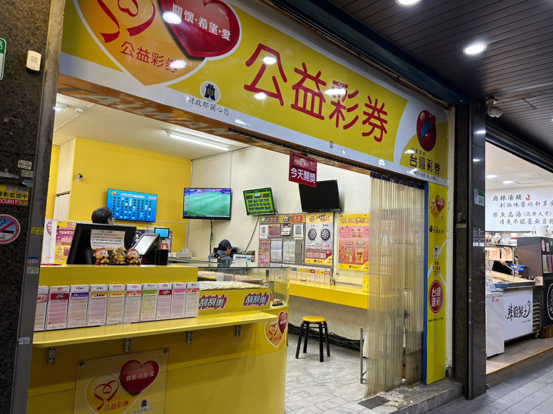 迎金龍年到來！台灣彩券公司表示，3款遊戲加碼至9.7億元。   圖：林岑韋／攝