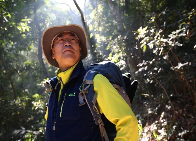 導演麥覺明耗時17年拍攝個人山林生態電影《山椒魚來了》。   圖：大麥影像傳播工作室提供