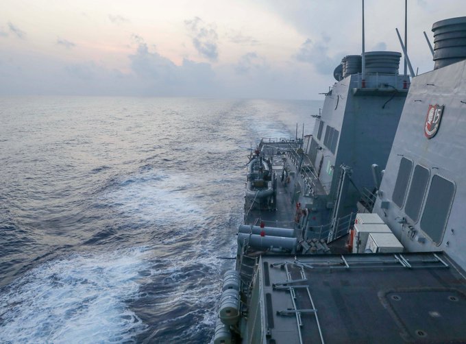 美國海軍第 7 艦隊，今（ 10 ）日再派神盾導彈驅逐艦「米利厄斯」號，於南海執行自由航行任務。   圖：翻攝自第 7 艦隊推特