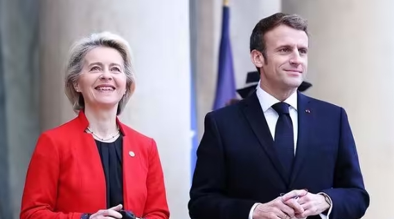 法國總統馬克宏(右)與歐盟理事會主席馮德萊恩，在台海議題上有很大的歧見。   圖 : 翻攝自第一軍情