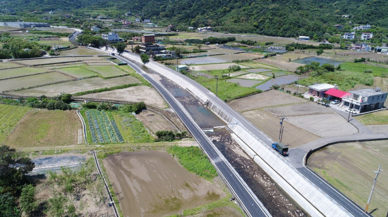 2017年6月2日遭逢豪大雨導致潰堤的三界壇路段，已於2018年3月修復完成保障居民安全。   圖：新北市水利局提供