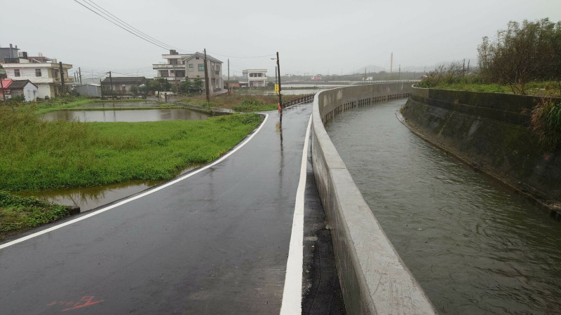 於既有道路下方增設疏洪箱涵擴大通洪斷面，豪大雨來臨不溢淹。   圖：新北市水利局提供