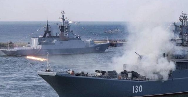 俄軍波羅的海艦隊進行演習。(資料照片)   圖 : 翻攝自搜狐
