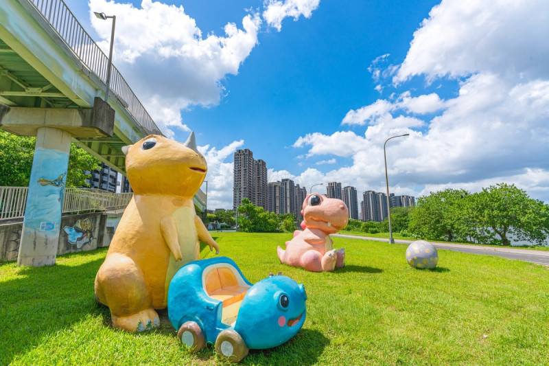 華中橋下恐龍園區也是親子遊的好去處。   圖：新北市水利局提供