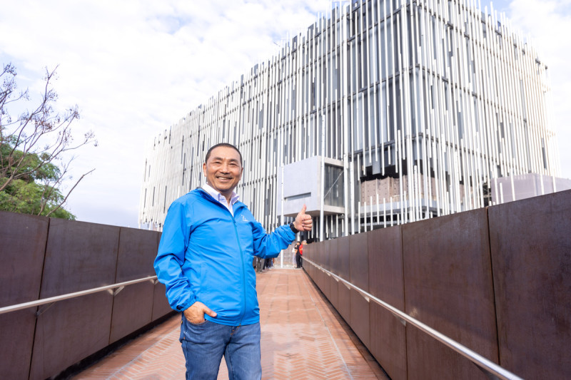 新北市首座美術館開園，侯友宜市長歡迎民眾共襄盛舉，讓藝術園區融入廣大民眾的日常生活裡。   圖：新北市文化局提供