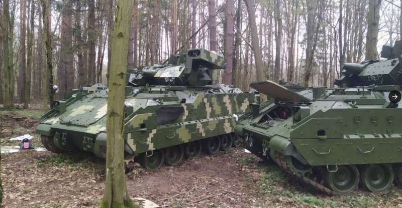 美國最近向烏克蘭捐贈 M2 Bradley 步兵戰車，首次登上烏克蘭戰場。 圖：翻攝自MilitaryLand.net推特