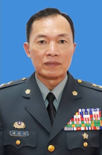 總統府令，陸軍司令部副司令鍾樹明中將調任陸軍司令，晉任陸軍二級上將。   圖：國防部提供