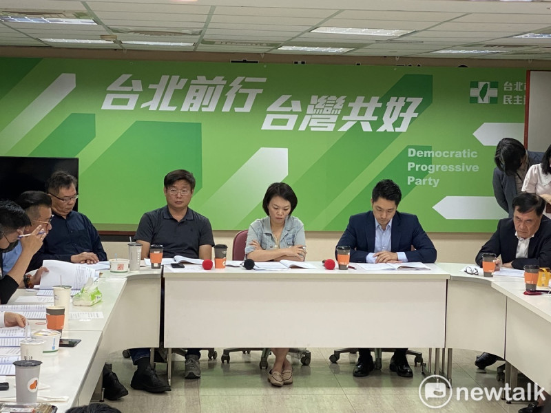 台北市長蔣萬安赴民進黨議會黨團說明重大議案及追加減預算案。   圖：周煊惠 / 攝