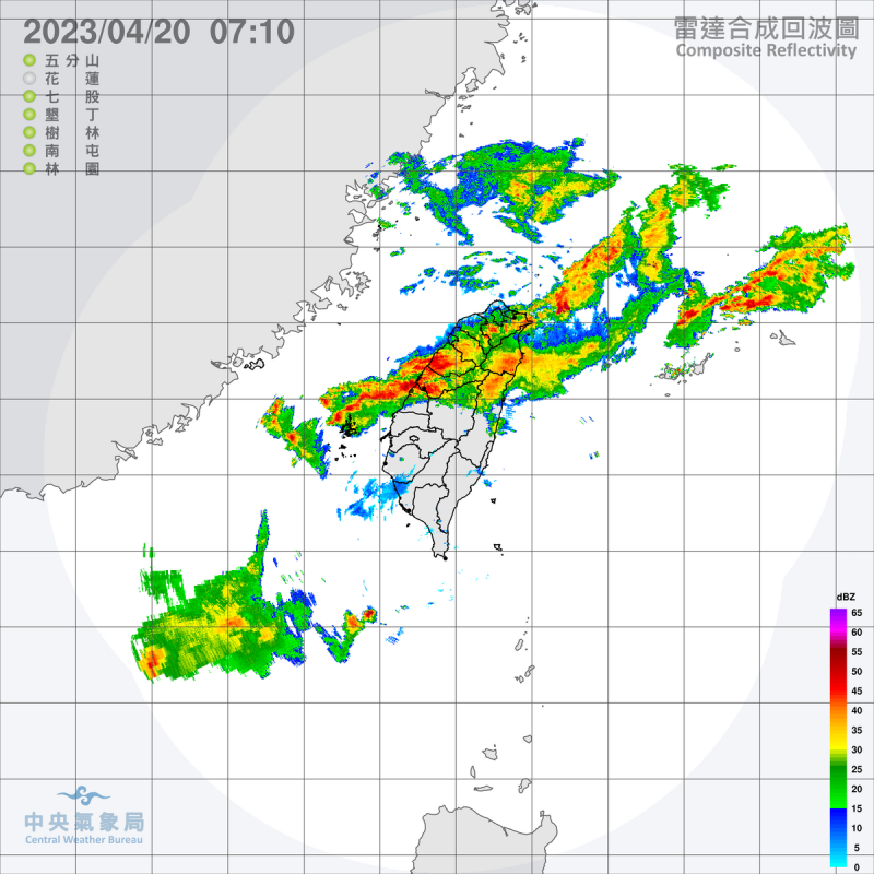 雖然雨帶經過台灣，但上午7時的雷達合成回波圖，缺水嚴重的台南、嘉義又被「跳過」。   圖：中央氣象局／提供