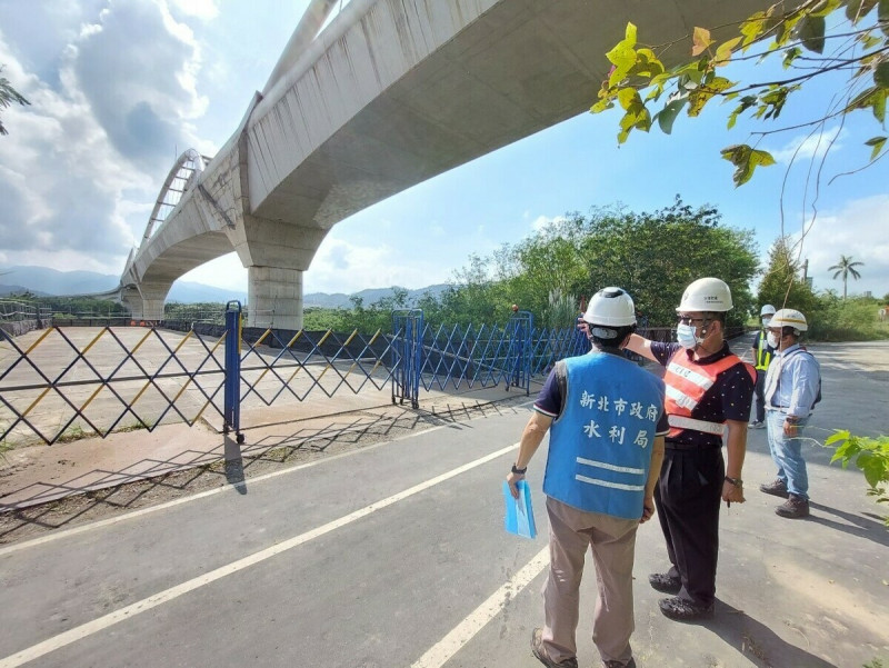 三鶯線捷運系統計畫統包工程（第3次變更）案會同技師查核。   圖：新北市水利局提供