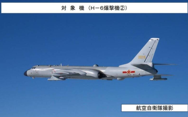 2架中國軍方的H-6轟炸機21日下午在沖繩附近飛行。   圖/擷取自日本防衛省