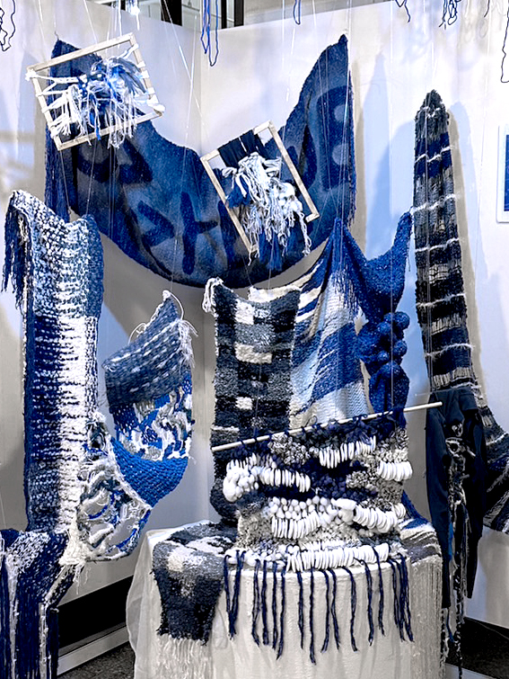 學生黃雅晴「慵藍」作品，從海水藍色視界中表現舒壓與愜意的織品氛圍。   圖：新北市漁業處提供